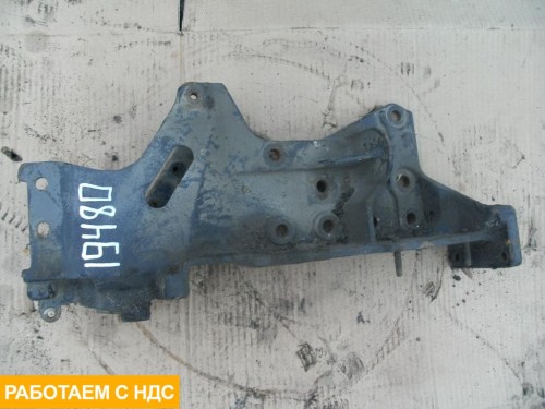 Кронштейн переднего бампера правый