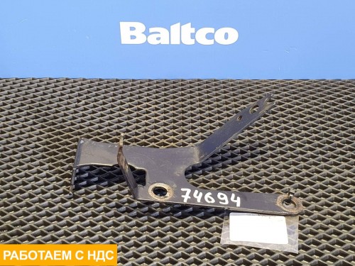 Кронштейн патрубков отопителя